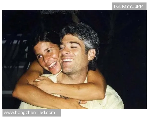 足球明星与他们的伴侣们的爱情故事与生活点滴揭秘